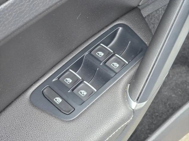 2019 Volkswagen Golf R 2.0T w/DCC & Navigation