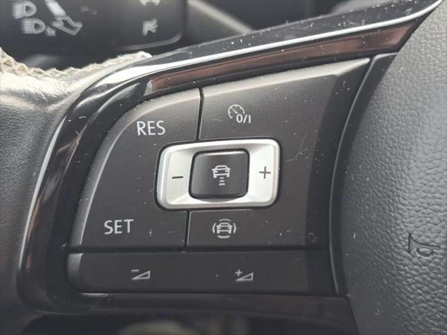 2019 Volkswagen Golf R 2.0T w/DCC & Navigation