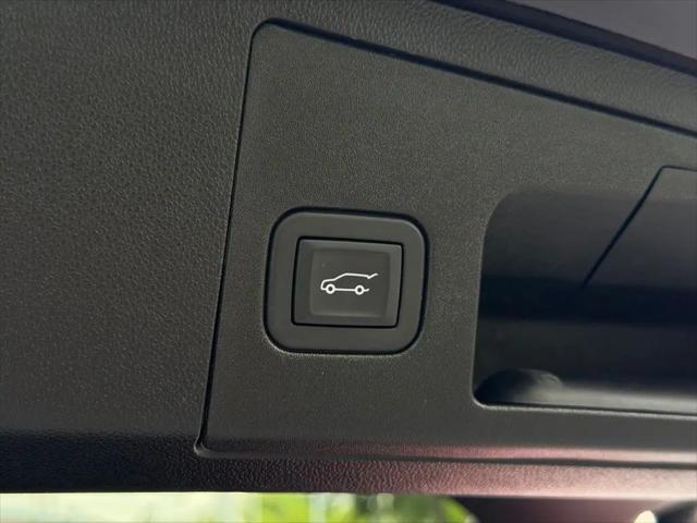 2025 Cadillac XT4 FWD Premium Luxury