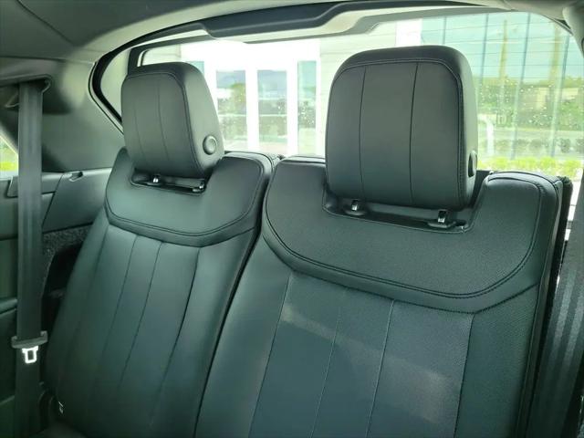 2025 Land Rover Range Rover P400 SE 7 Seat