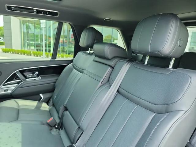 2025 Land Rover Range Rover P400 SE 7 Seat