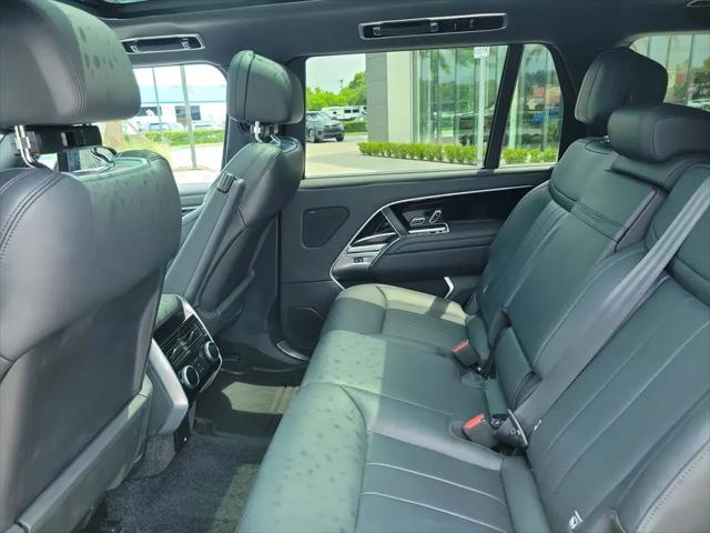 2025 Land Rover Range Rover P400 SE 7 Seat