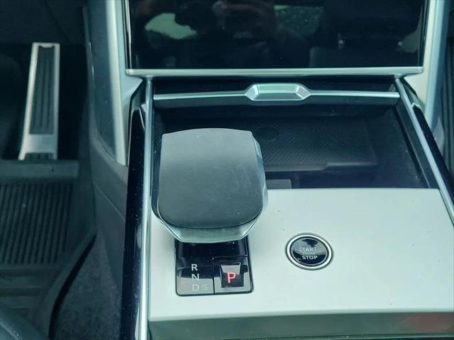 2025 Land Rover Range Rover P400 SE 7 Seat