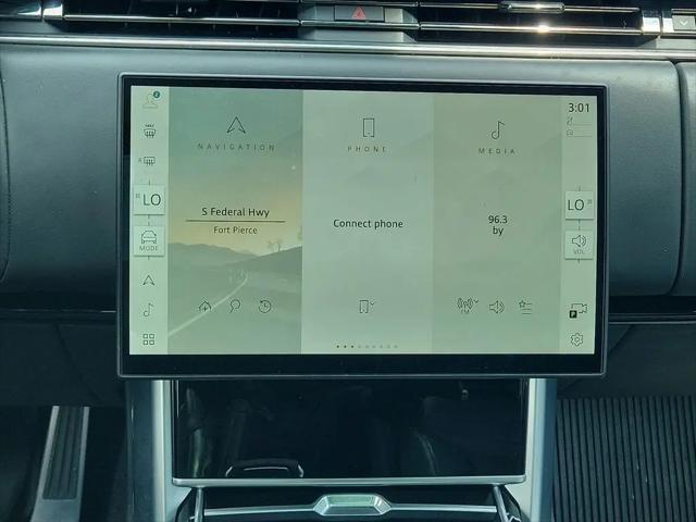 2025 Land Rover Range Rover P400 SE 7 Seat