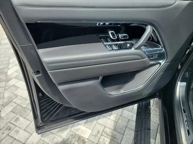 2025 Land Rover Range Rover P400 SE 7 Seat