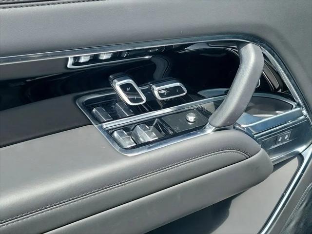 2025 Land Rover Range Rover P400 SE 7 Seat