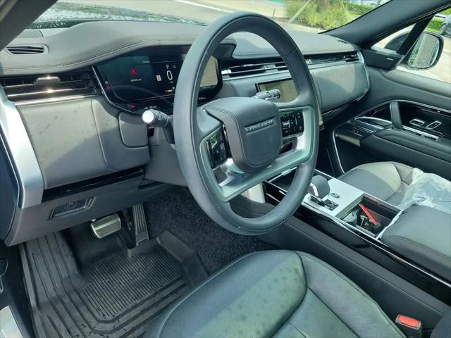 2025 Land Rover Range Rover P400 SE 7 Seat