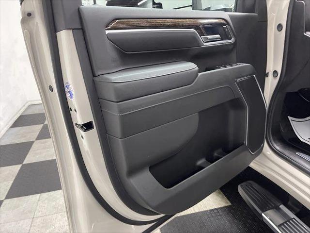 2026 GMC Sierra 2500HD Crew Cab, Standard Bed, SLE, 4WD
