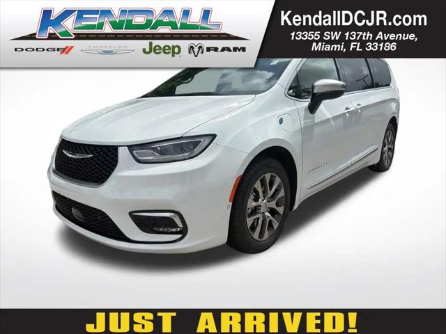 2023 Chrysler Pacifica Hybrid Pinnacle for sale in Miami, FL