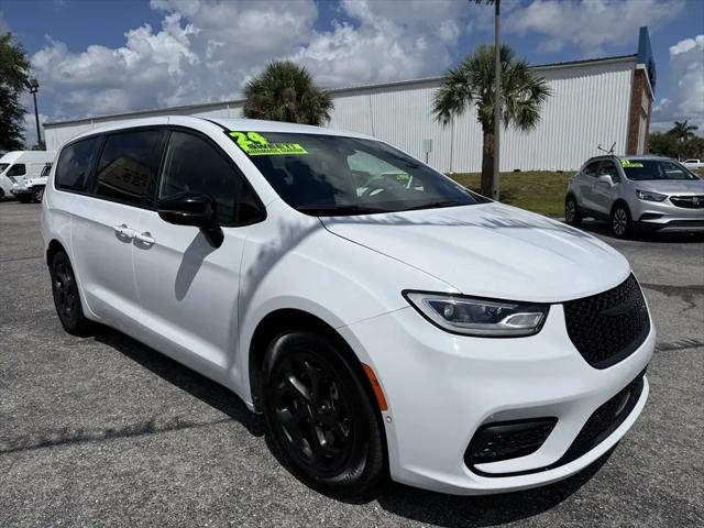2024 Chrysler Pacifica Hybrid S Appearance Pkg