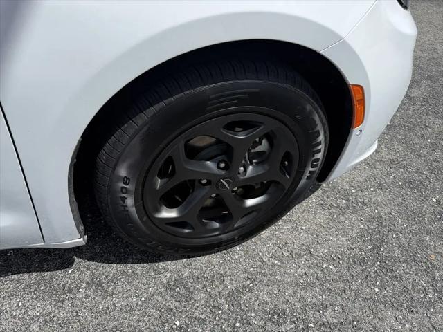 2024 Chrysler Pacifica Hybrid S Appearance Pkg