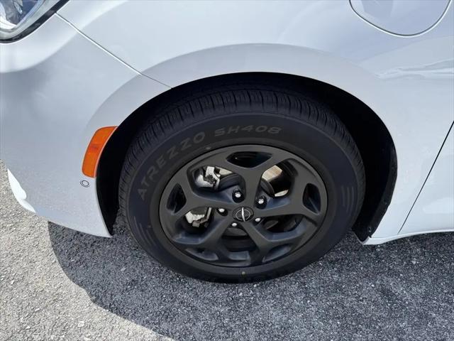 2024 Chrysler Pacifica Hybrid S Appearance Pkg
