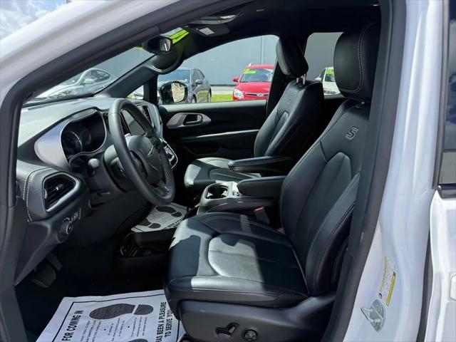 2024 Chrysler Pacifica Hybrid S Appearance Pkg