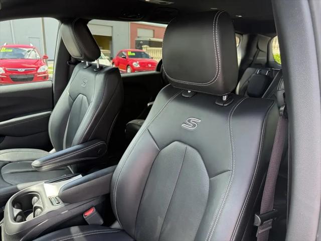 2024 Chrysler Pacifica Hybrid S Appearance Pkg