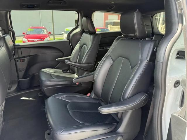 2024 Chrysler Pacifica Hybrid S Appearance Pkg