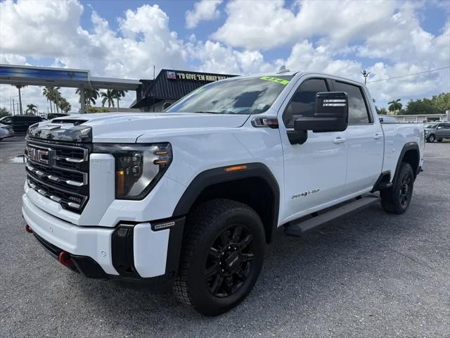 2025 GMC Sierra 2500HD 4WD Crew Cab Standard Bed AT4