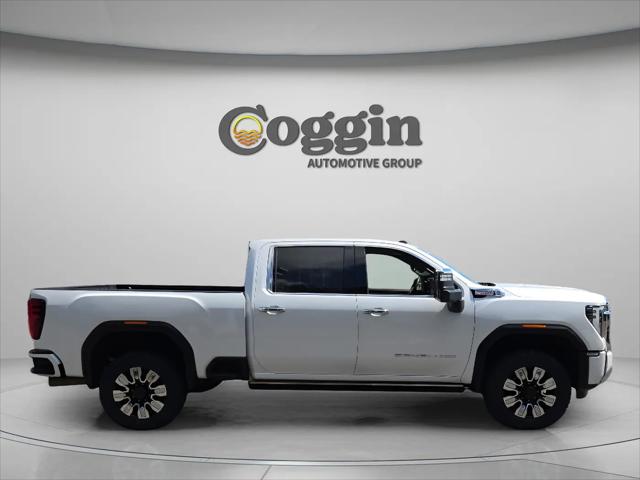 2024 GMC Sierra 2500HD 4WD Crew Cab Standard Bed Denali