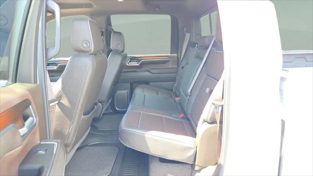 2024 GMC Sierra 2500HD 4WD Crew Cab Standard Bed Denali