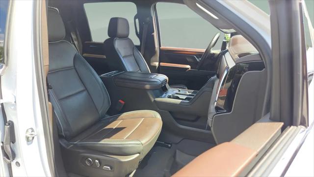 2024 GMC Sierra 2500HD 4WD Crew Cab Standard Bed Denali