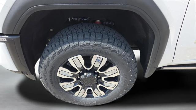 2024 GMC Sierra 2500HD 4WD Crew Cab Standard Bed Denali