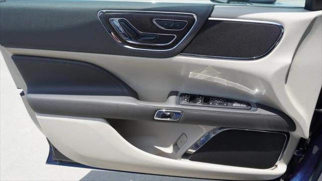 2017 Lincoln Continental Select