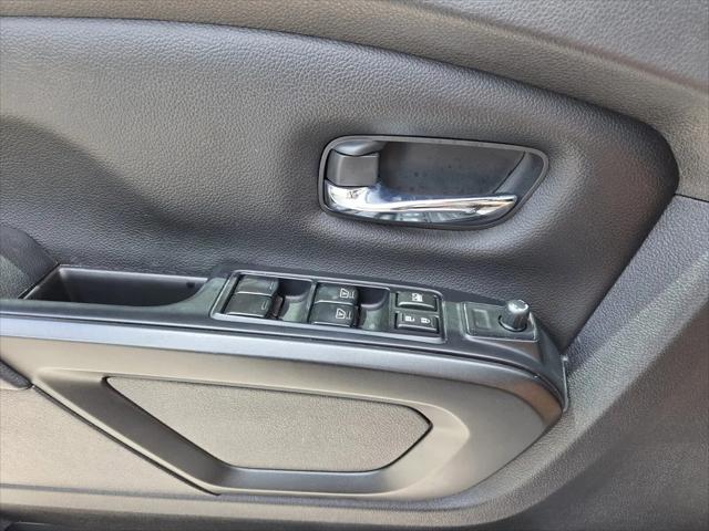 2023 Nissan Titan Crew Cab SV 4x2
