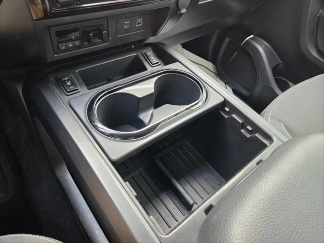 2023 Nissan Titan Crew Cab SV 4x2