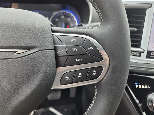 2027 Chrysler Pacifica Select