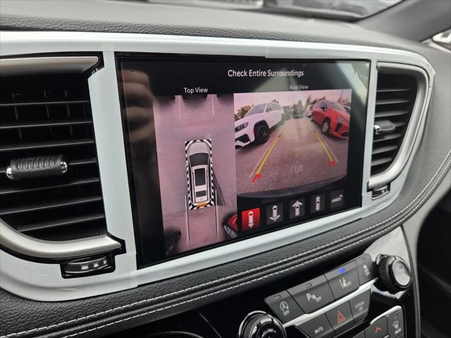 2027 Chrysler Pacifica Select
