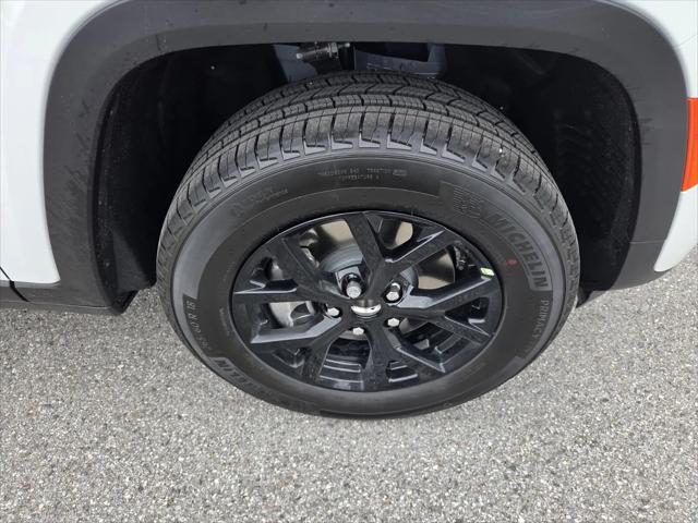 2026 Jeep Grand Cherokee L Altitude 4x2