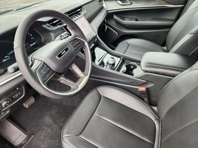 2025 Jeep Grand Cherokee Anniversary Edition