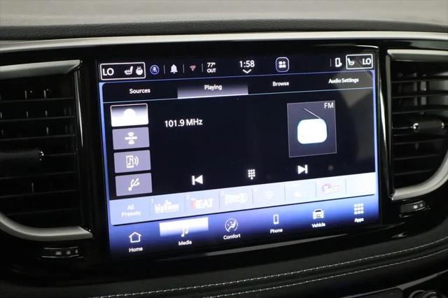 2027 Chrysler Pacifica Select