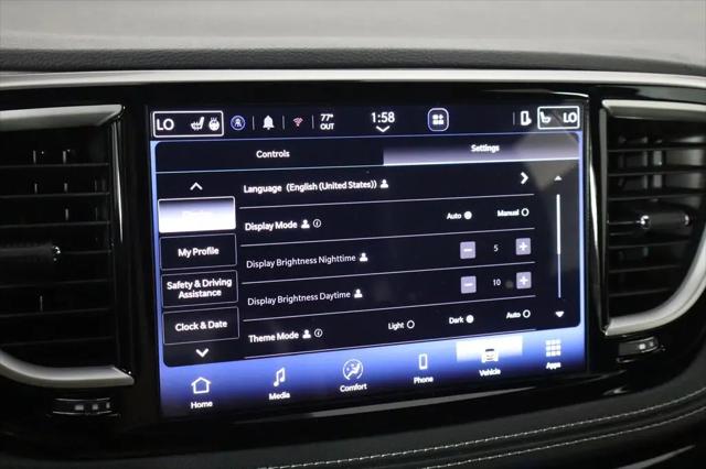 2027 Chrysler Pacifica Select