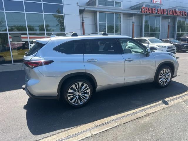 2025 Toyota Highlander Platinum