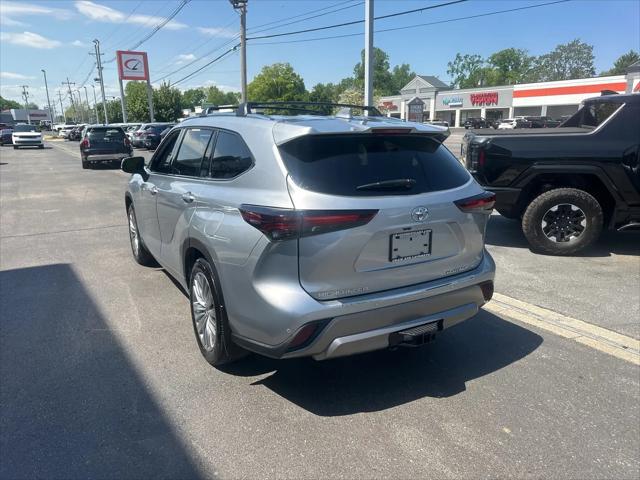2025 Toyota Highlander Platinum