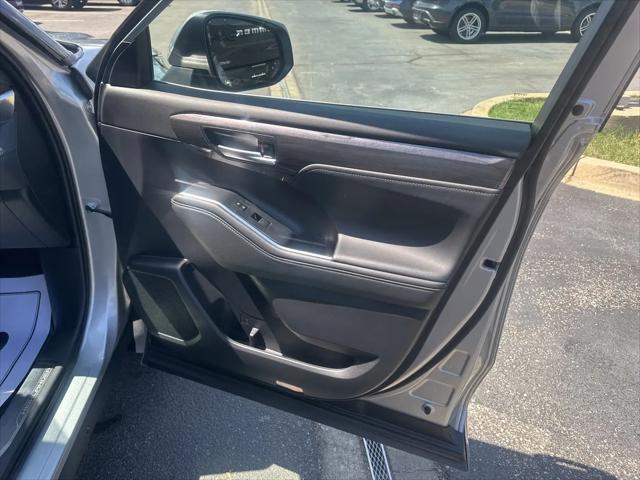 2025 Toyota Highlander Platinum
