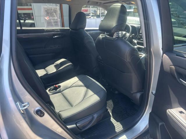 2025 Toyota Highlander Platinum