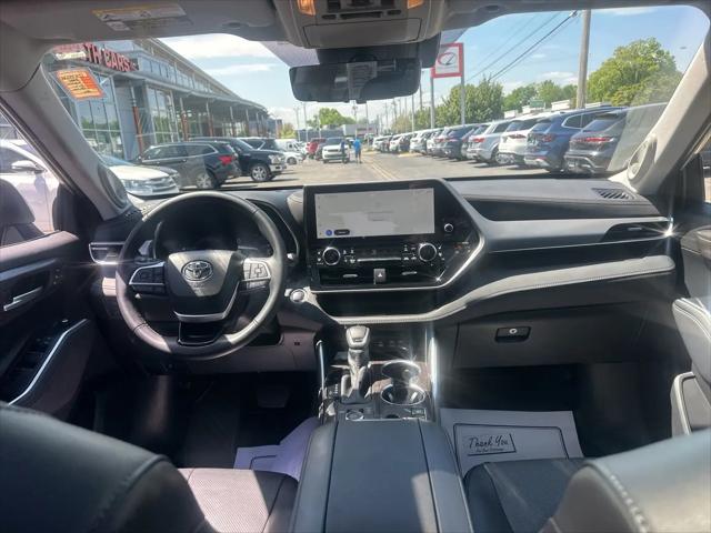 2025 Toyota Highlander Platinum