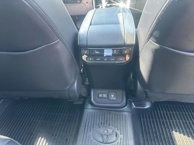 2025 Toyota Highlander Platinum