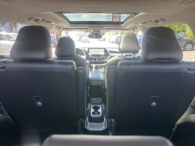 2025 Toyota Highlander Platinum