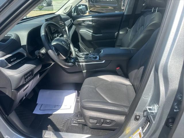 2025 Toyota Highlander Platinum