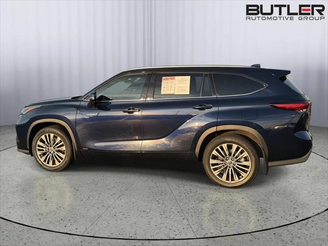 2021 Toyota Highlander Hybrid Platinum