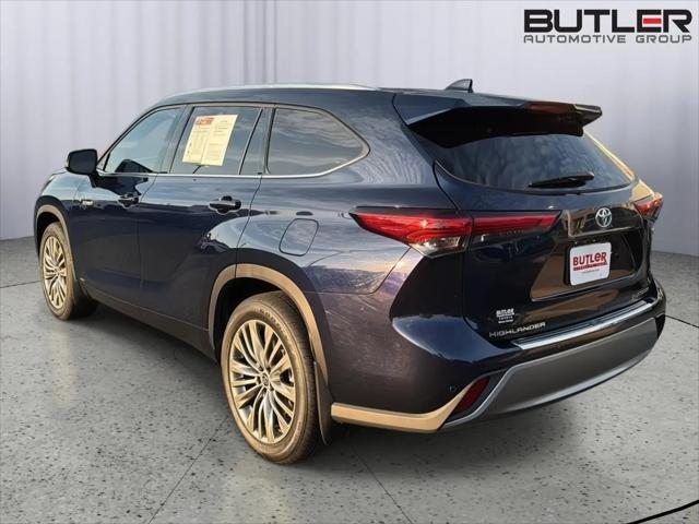 2021 Toyota Highlander Hybrid Platinum