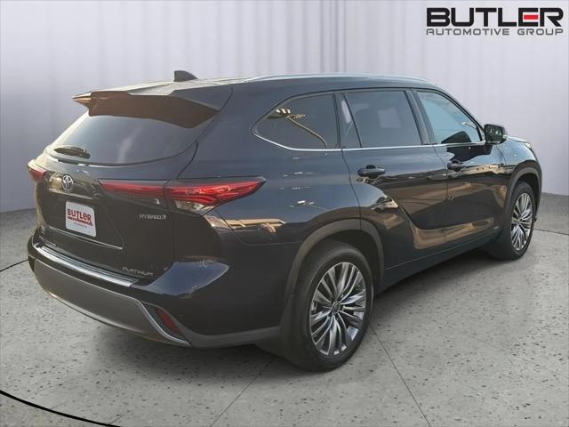 2021 Toyota Highlander Hybrid Platinum
