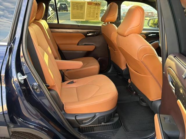 2021 Toyota Highlander Hybrid Platinum