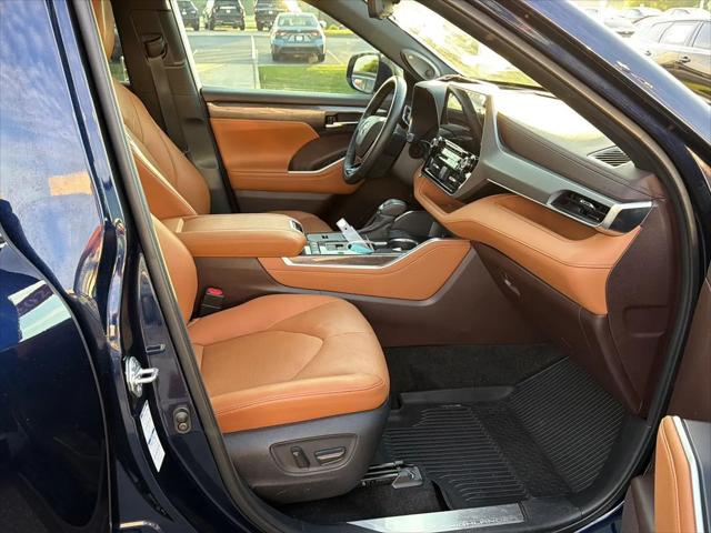 2021 Toyota Highlander Hybrid Platinum