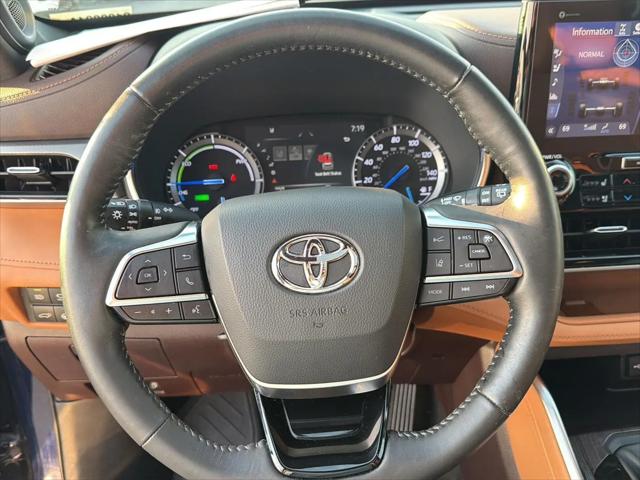 2021 Toyota Highlander Hybrid Platinum