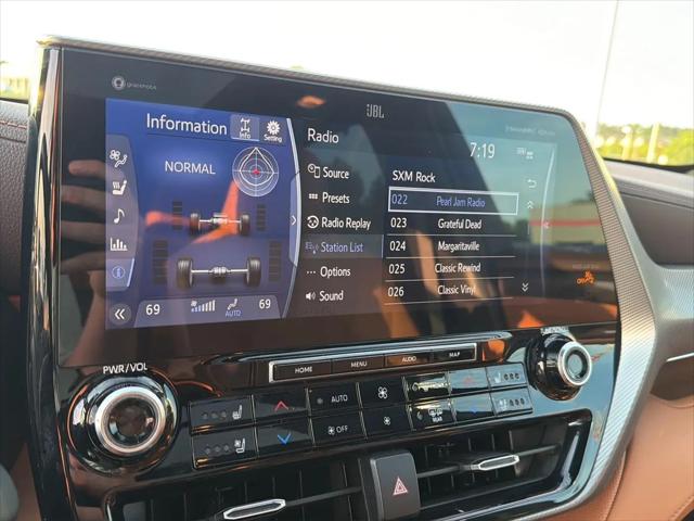 2021 Toyota Highlander Hybrid Platinum