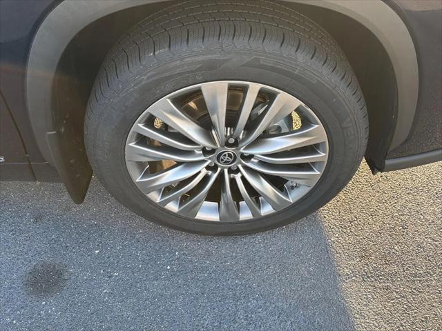 2021 Toyota Highlander Hybrid Platinum