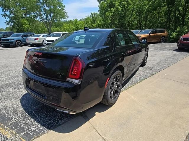 2021 Chrysler 300 Touring L AWD